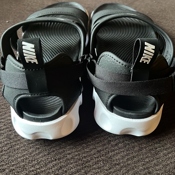 Women’s Nike sandals - Picture 4 of 6